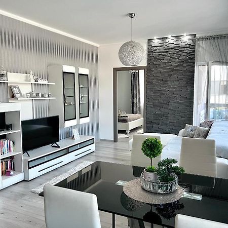 Luxurious Accommodation Floreşti エクステリア 写真