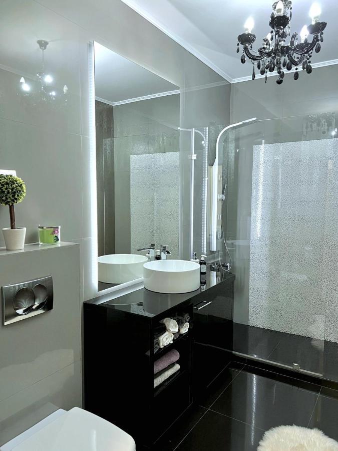 Luxurious Accommodation Floreşti エクステリア 写真